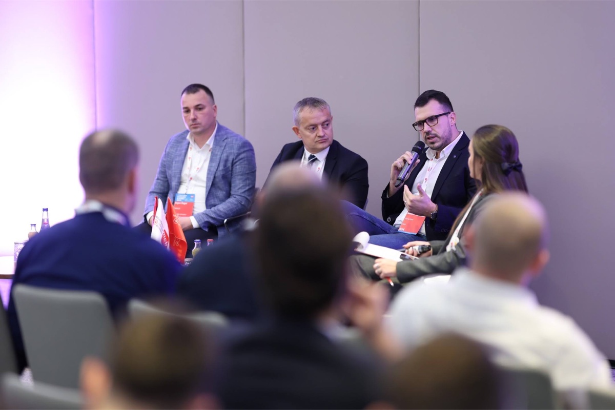 Mladen Ranković na industrijskoj konferenciji, panel diskusija, 2025